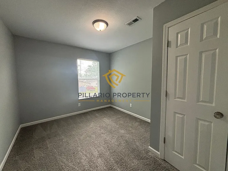 123 W North G St — Photo 7