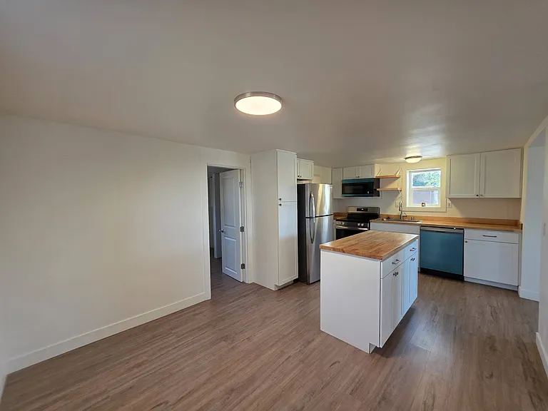 2021 Road 48 — Photo 9
