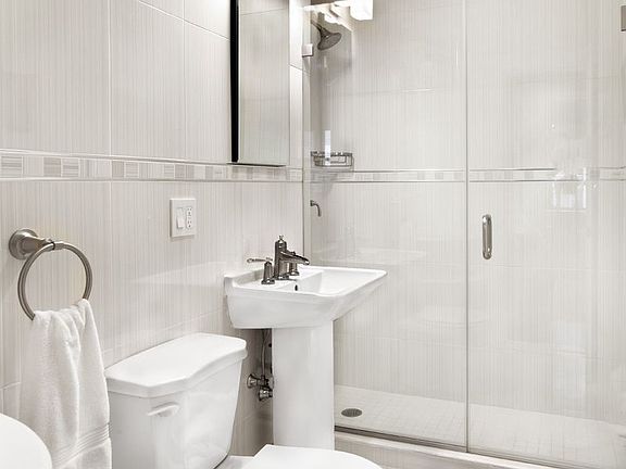 5th image of 20 W 72nd St #1102A