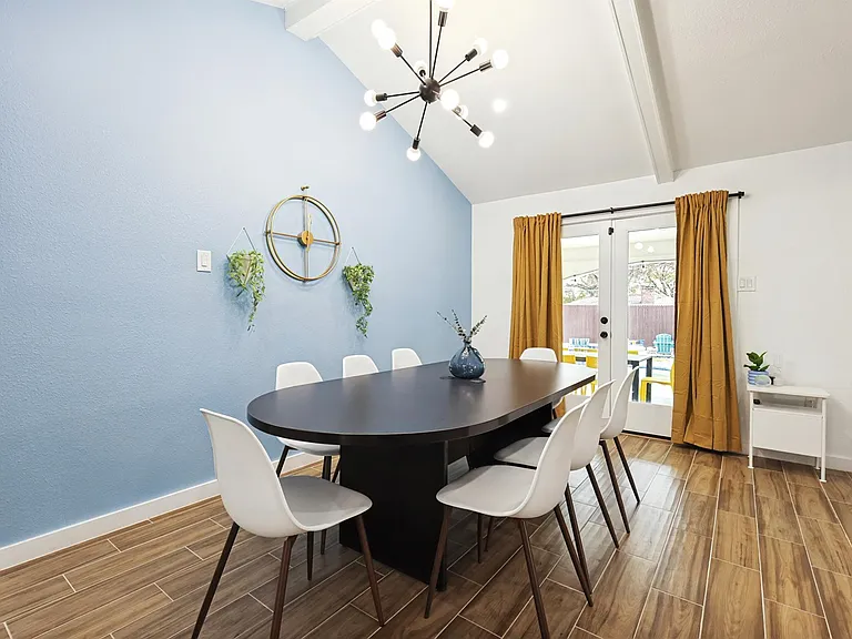 1044 Briarwood Ln — Photo 10