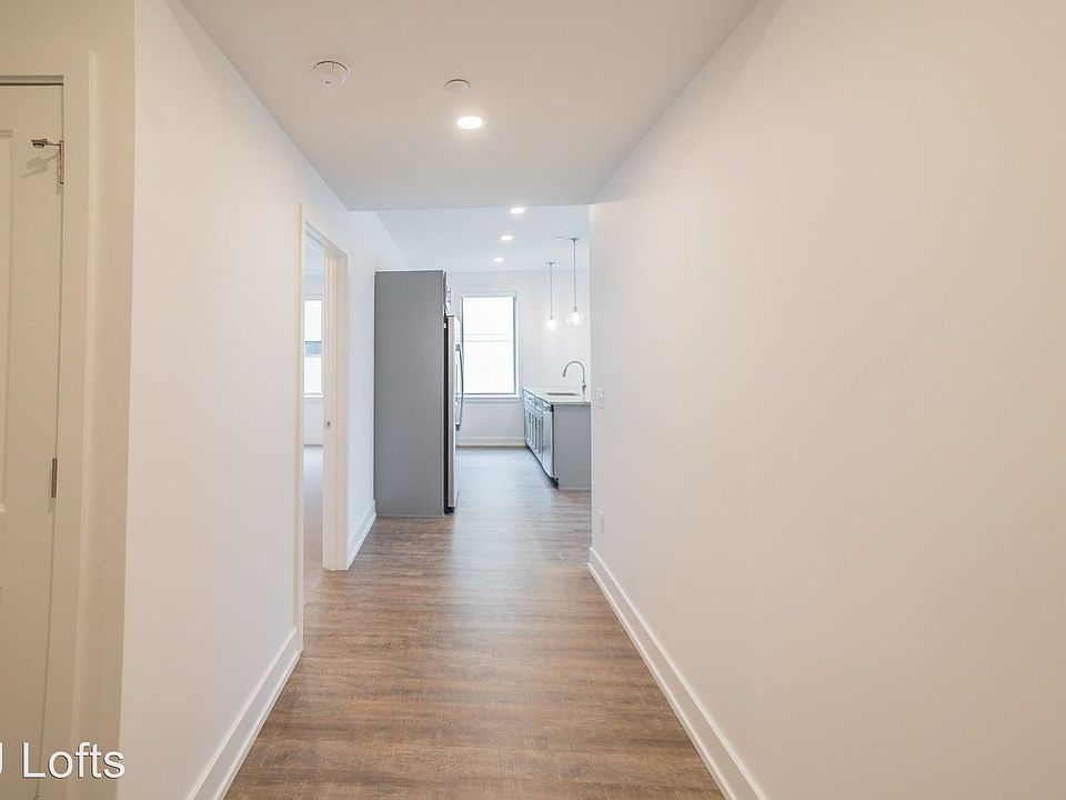 1st image of 1617 Poplar St APT 504