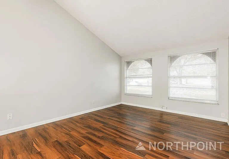 601 Highview Ter S — Photo 2