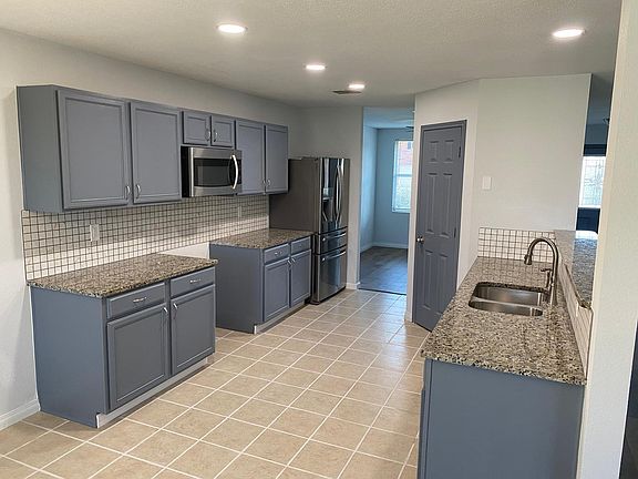 4th image of 2112 W Grove Ln