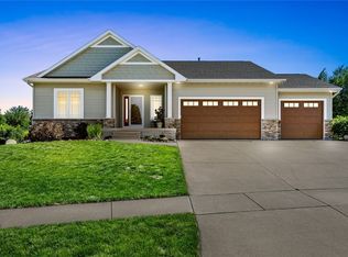 5015 Hay Field Ct SW, Cedar Rapids, IA 52404