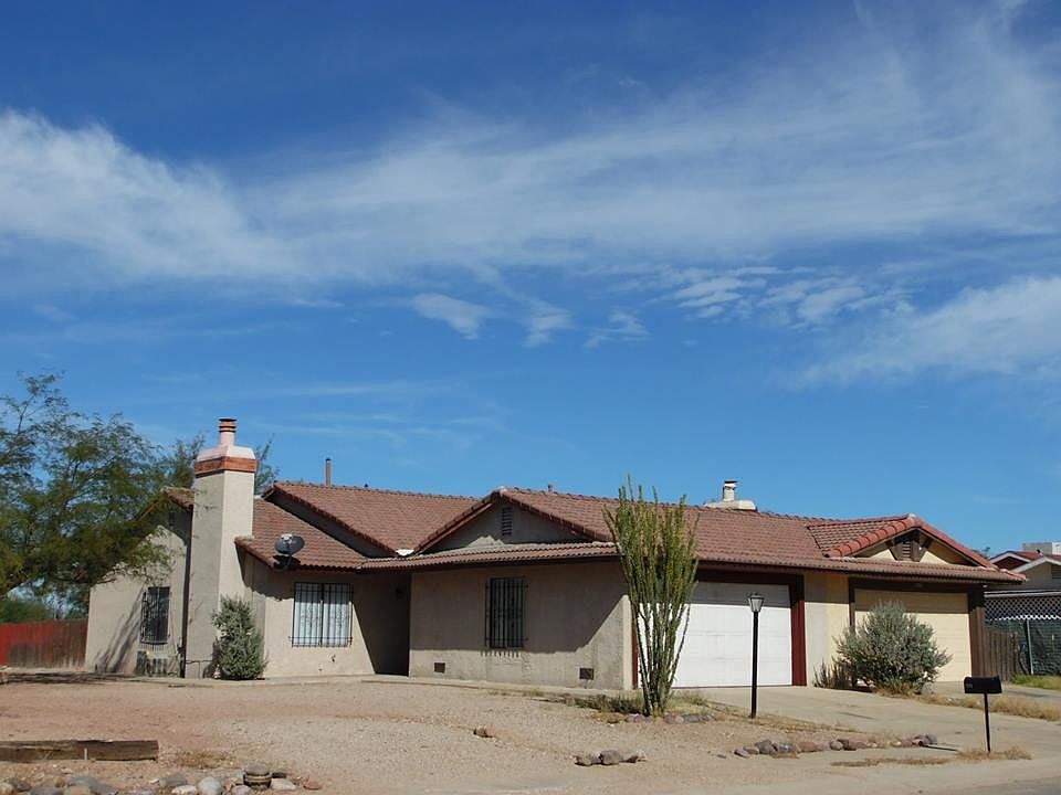 Spacious corner lot