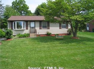 25 Farmstead Cir, Bloomfield, CT 06002