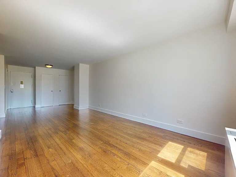 220 E 63rd St #5B — Photo 4