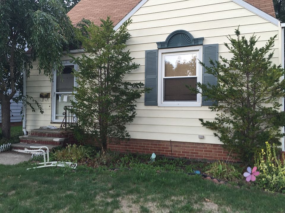 2nd image of 804 E 254th St #Residence