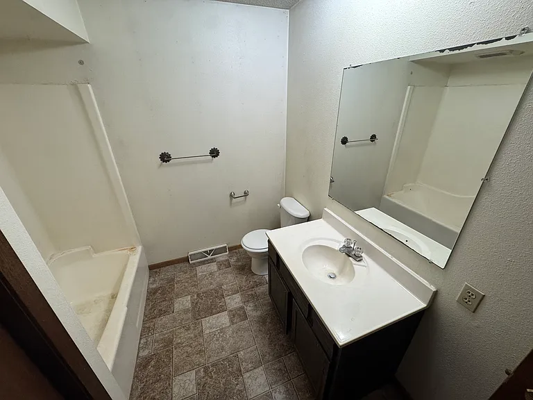 213 7th St NE #3 — Photo 13