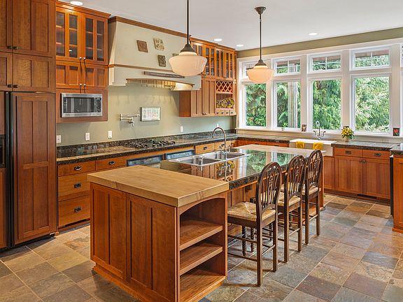 3rd image of 8515 58th Ave NW