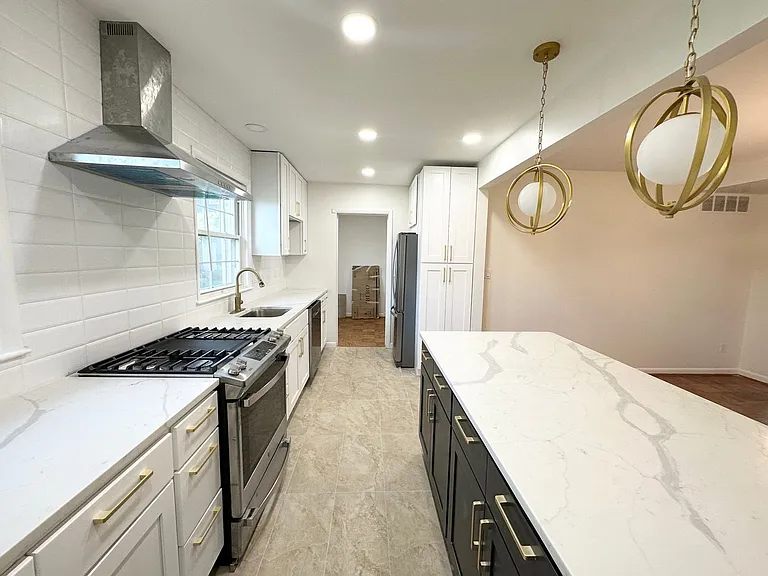 Melrose Apartments — Photo 32