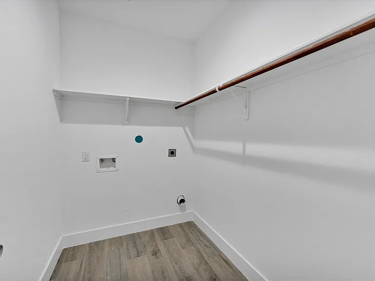 939 Lake View Dr — Photo 29