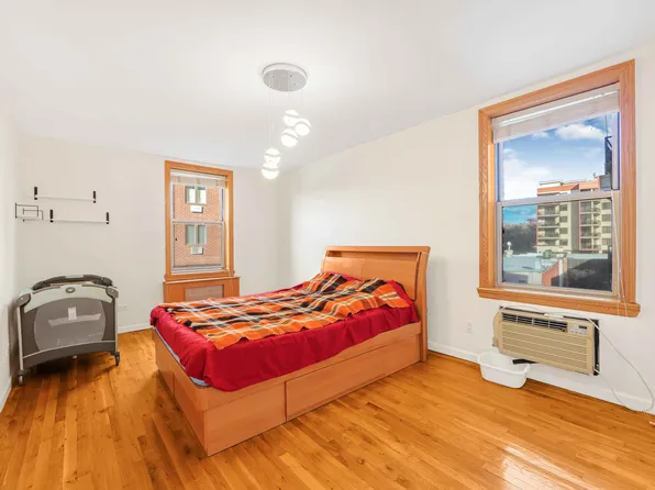 1625 Emmons Avenue image 9 of 15