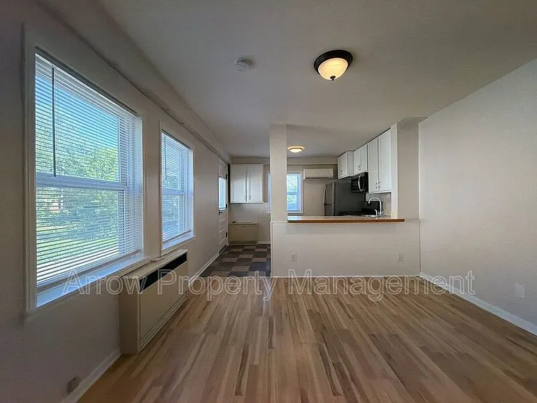 411 7th St #4 — Photo 3