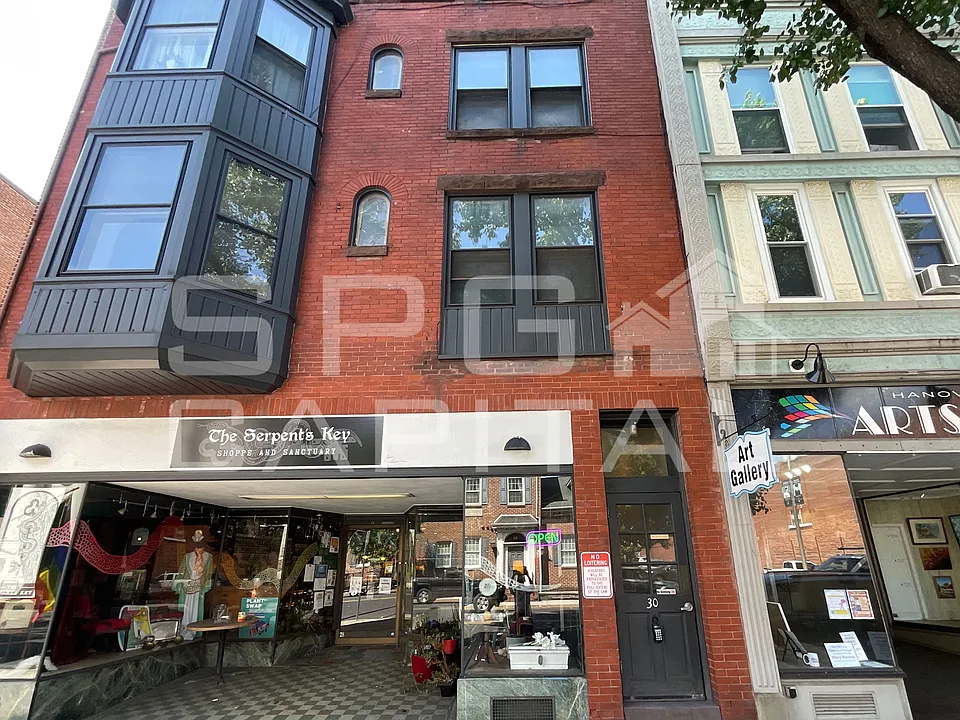 28 Carlisle St #1