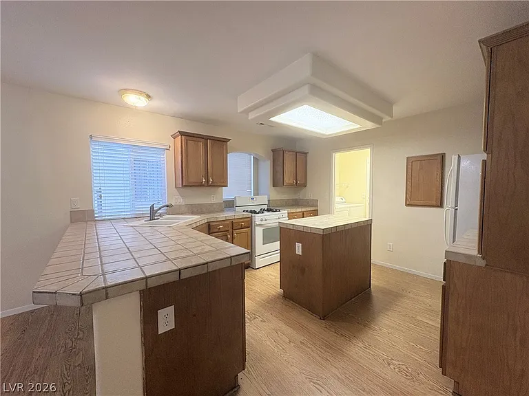 7506 Rustic Galleon St — Photo 9