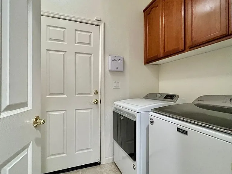 720 Wintergreen Ct — Photo 24