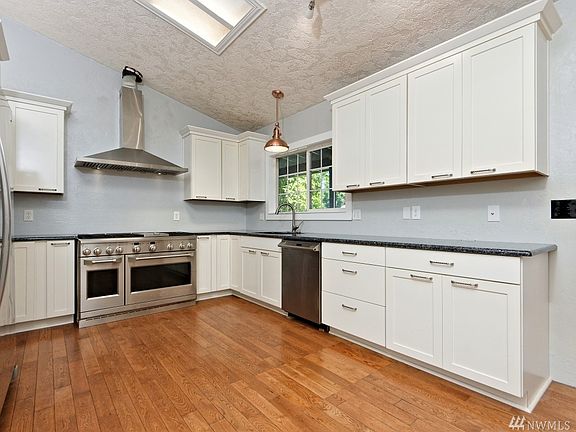 Just re-done a year ago, this kitchen is amazing! Check out that Chef's gas oven! Nice new cabinets - the only thing that didn't get finished was a beautiful backsplash that the seller's are leaving for you to finish! 