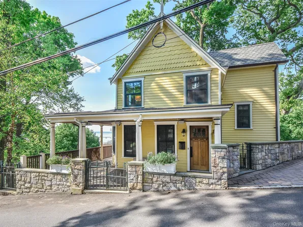 290 8th Ave, Sea Cliff, NY 11579