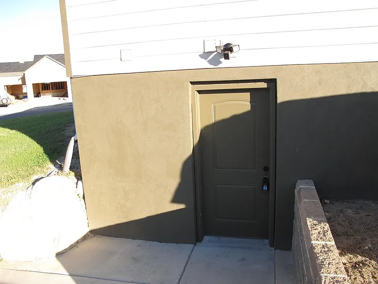 2037 S Bridle Cir — Photo 1
