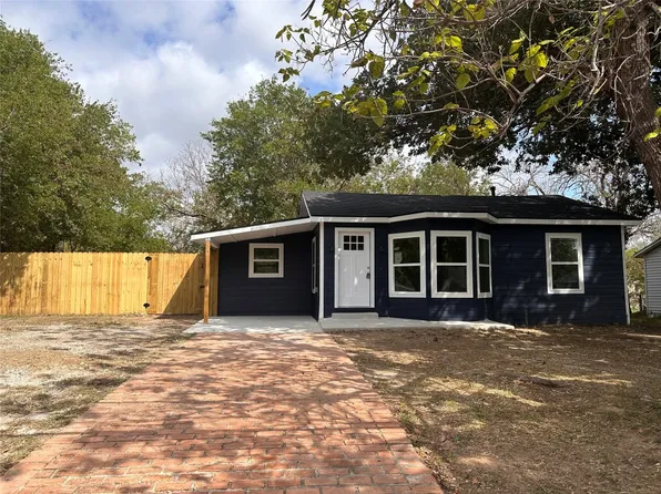 1211 E High St, Terrell, TX 75160