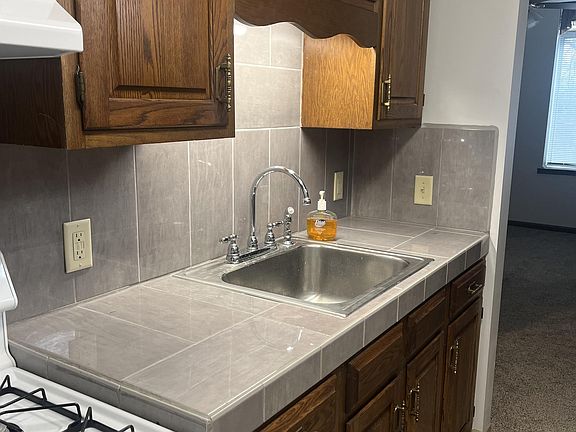 4th image of 240 Carrington St #1
