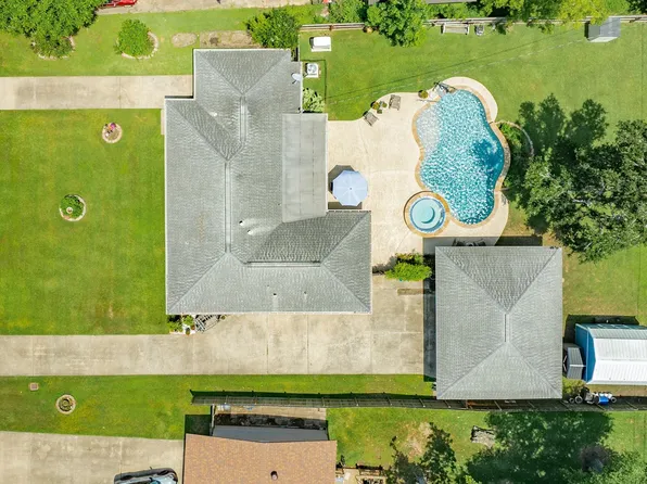 801 Magnolia St, Lake Jackson, TX 77566