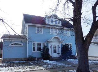 307 E 2nd St, Sumner, IA 50674