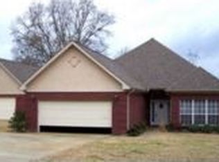 2187 Elvis Presley Dr, Tupelo, MS 38804