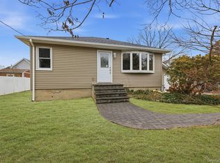 633 7th Street, West Babylon, NY 11704