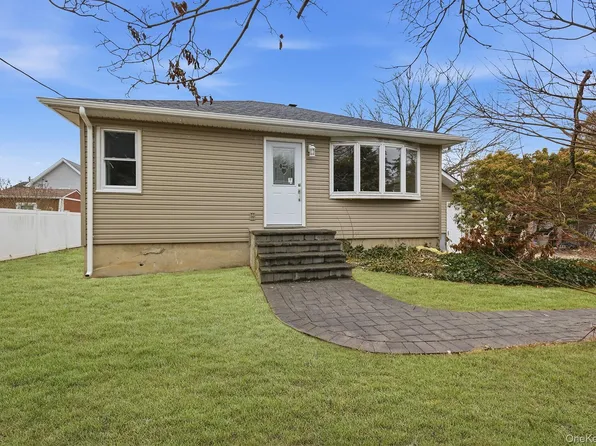 633 7th Street, West Babylon, NY 11704