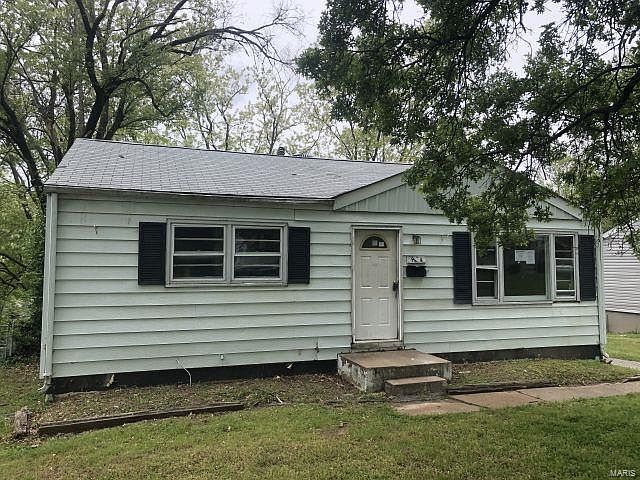 1st image of 944 Edgehill Dr
