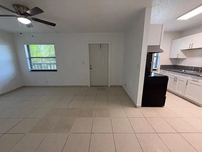 Riverside Manor/N'ice Apartments - 889 Riverside Drive, Ft. Lauderdale, FL 33312 — Photo 7