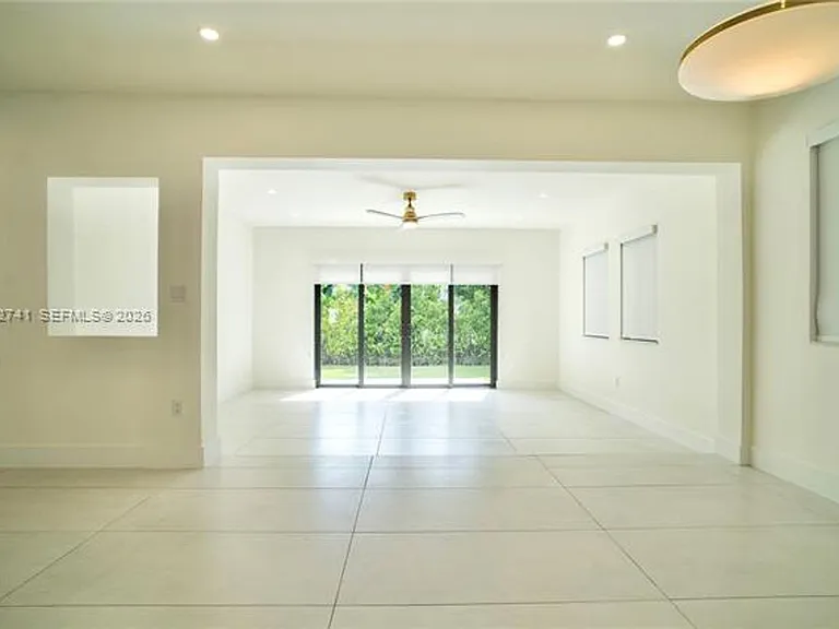 8811 Carlyle Ave — Photo 13
