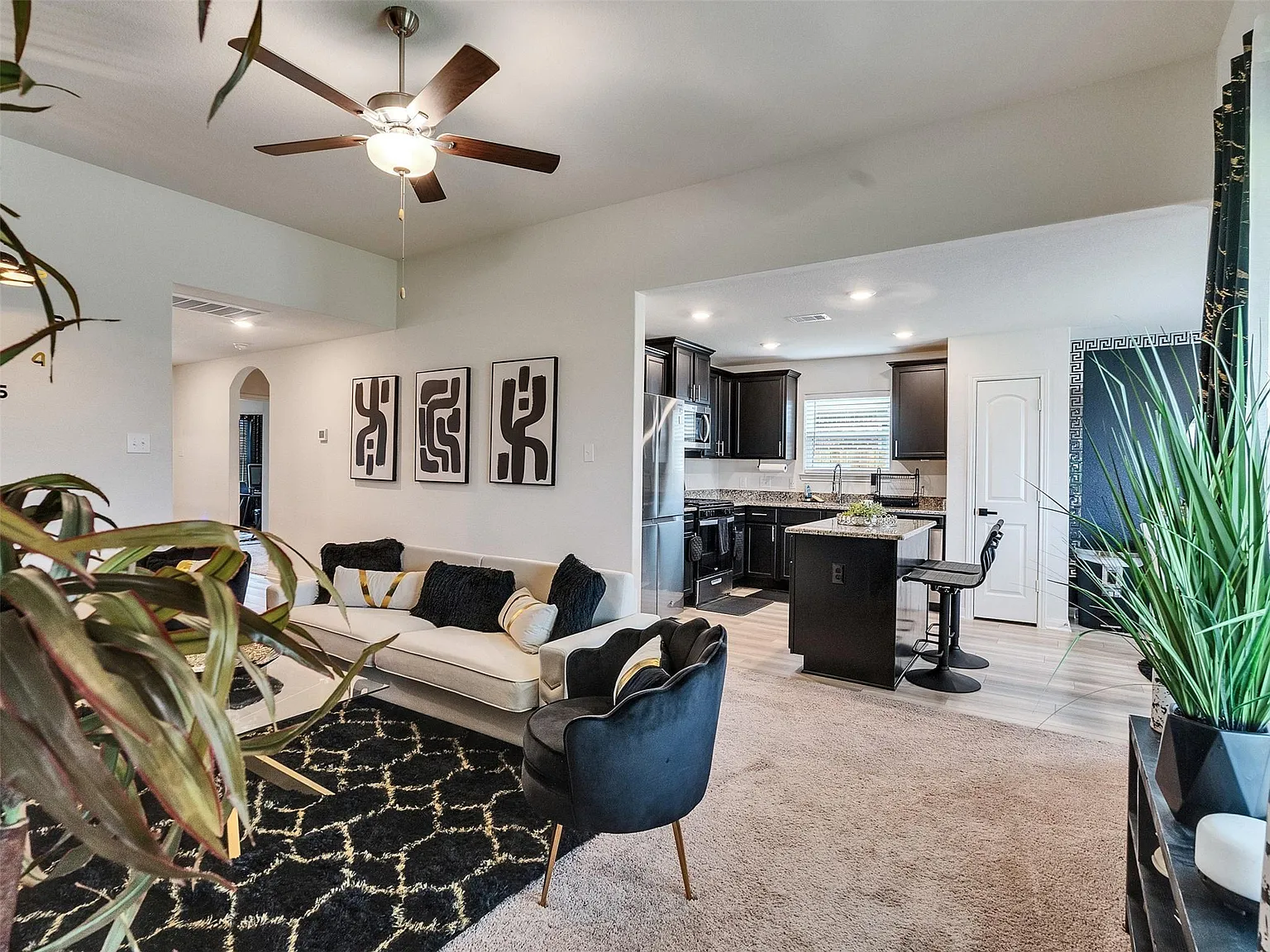 3 bed, 2.0 bath, 1352 sqft, $2,200 — Photo 4