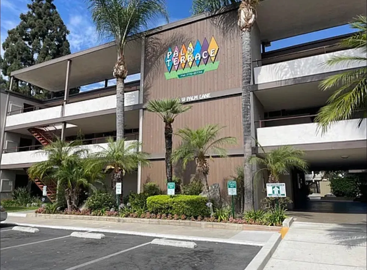 Palm Terrace Apartments — Photo 1