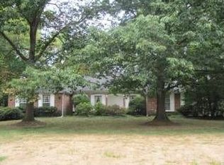 206 Penn View Dr, Pennington, NJ 08534