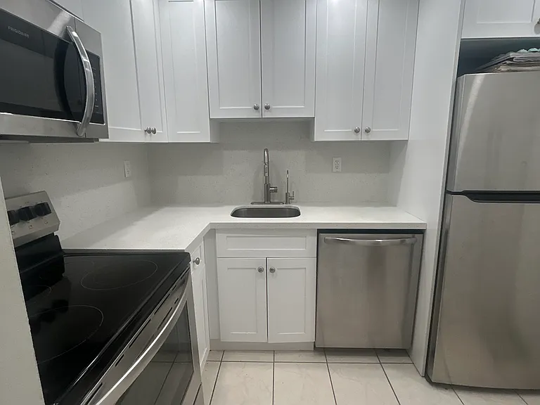 2899 Collins Ave #604 — Photo 3