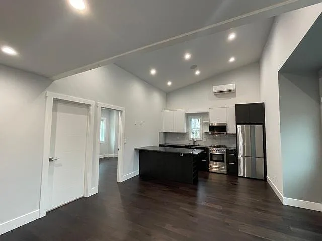 2074 Market St — Photo 7