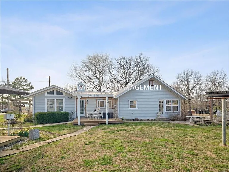 303 N Summit St — Photo 16
