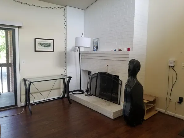 139 Green Turtle Ln APT 12, Charlottesville, VA 22901