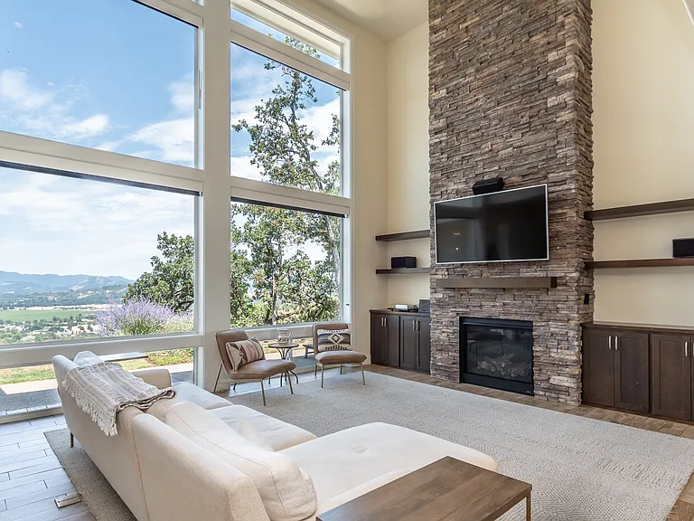 355 Ridgecrest Dr — Photo 2