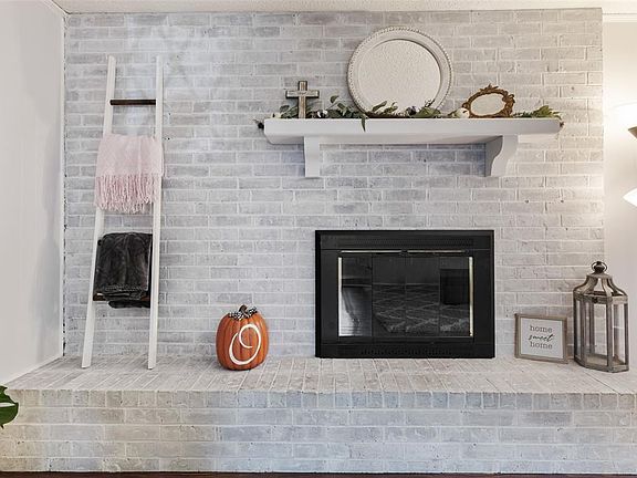 3rd image of 5612 Woodhollow Dr