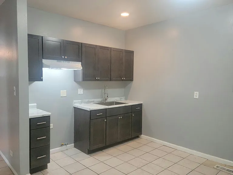 8801 S Escanaba Ave #1F — Photo 6