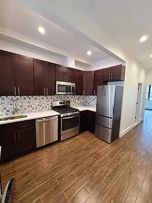 Rented by Bouklis Group | media 5