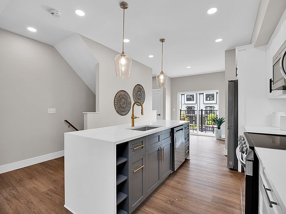 5th image of 4482 Butterfield Pl