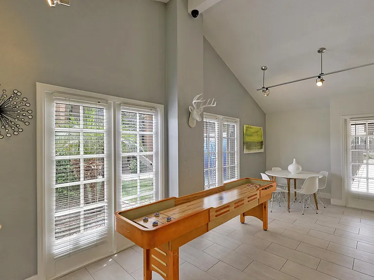 Sorrento Apartments — Photo 16