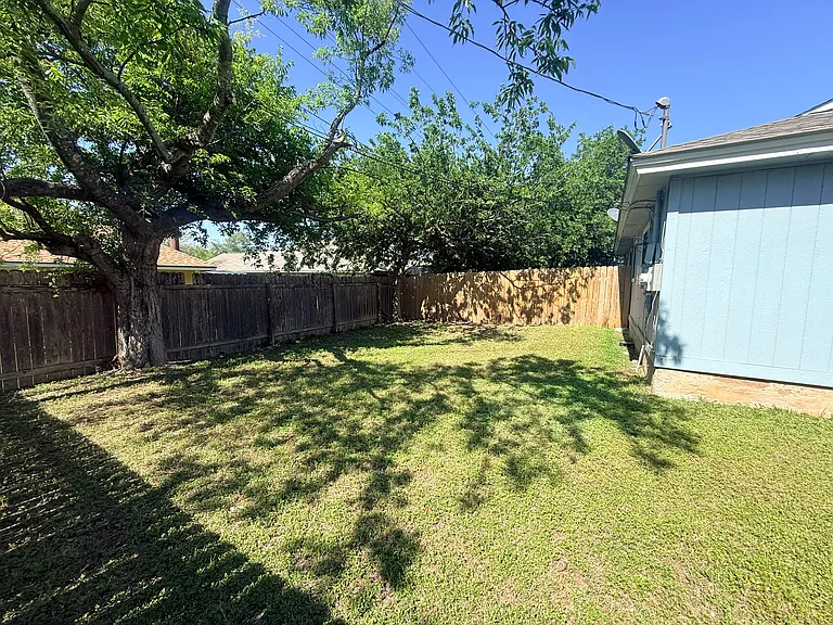 600 Country Aire Dr — Photo 12
