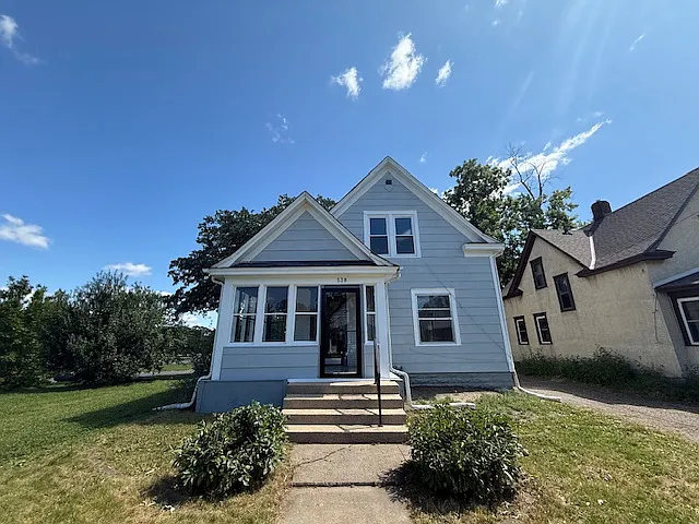 538 Newton Ave N