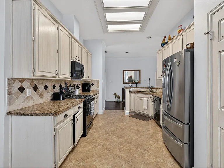 502 Ernst Ct — Photo 8